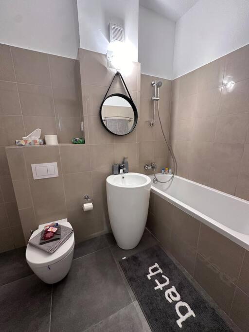 Cozy 1 Bedroom Apartment! بوخارست المظهر الخارجي الصورة